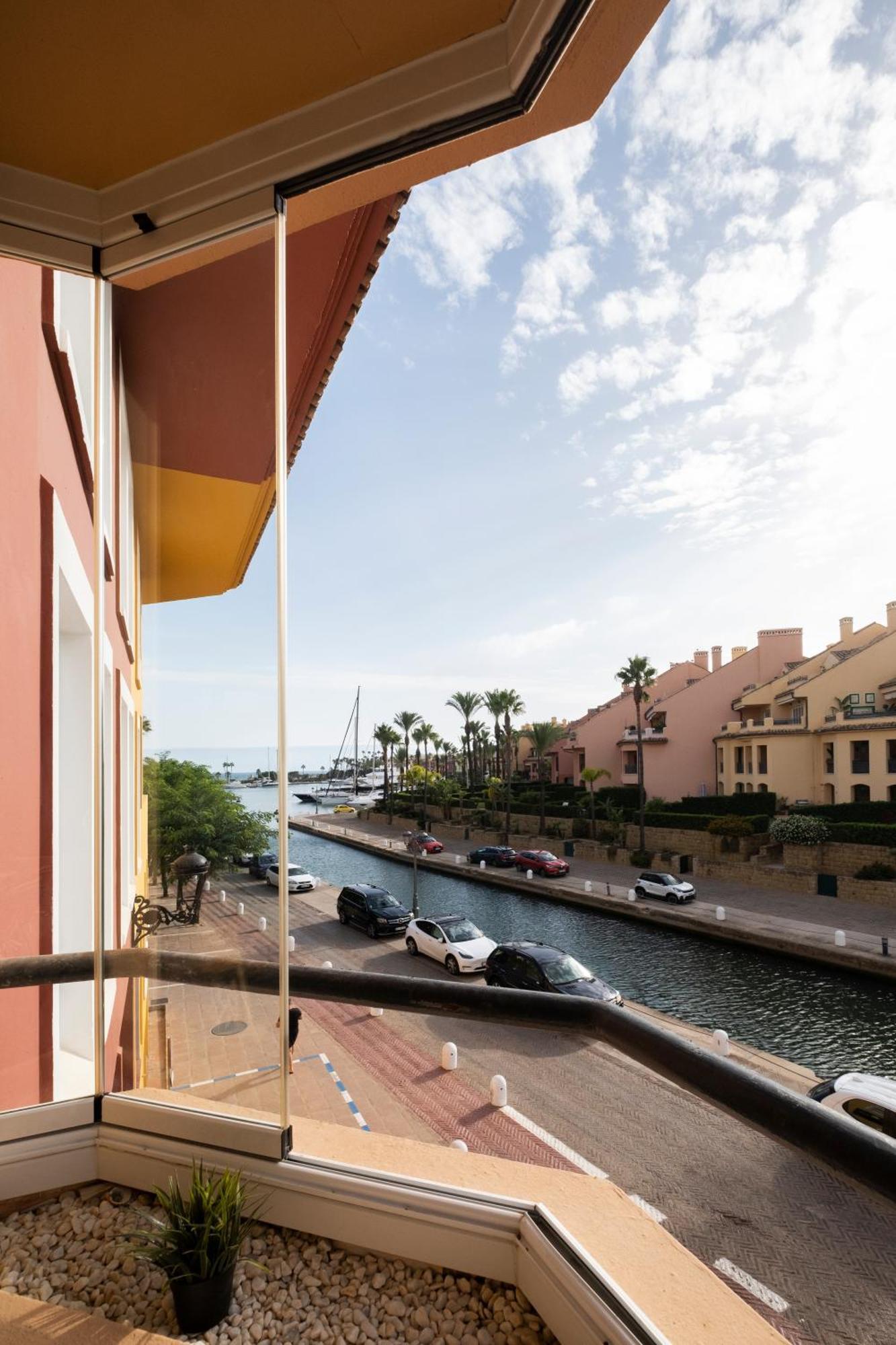 Aquamarine Apartment In Marina Сотогранде Екстериор снимка