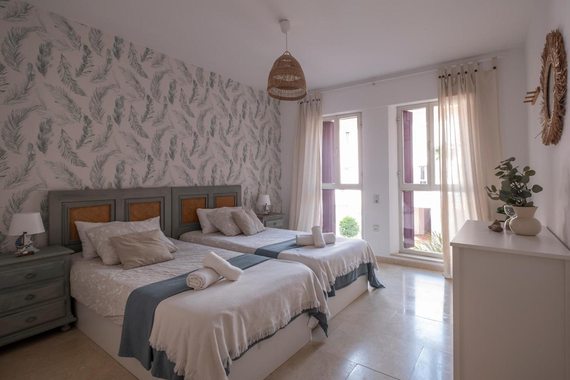 Aquamarine Apartment In Marina Сотогранде Екстериор снимка